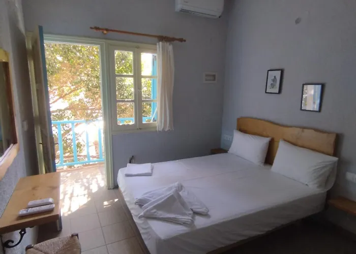 12 Acropolis Konukevi