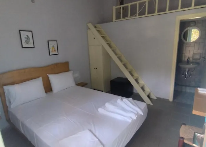 12 Acropolis Konukevi Aegiali