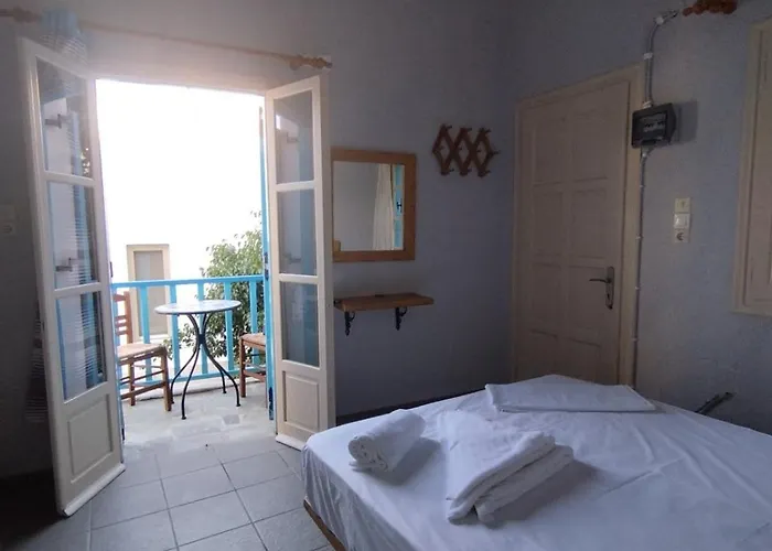 12 Acropolis Aegiali