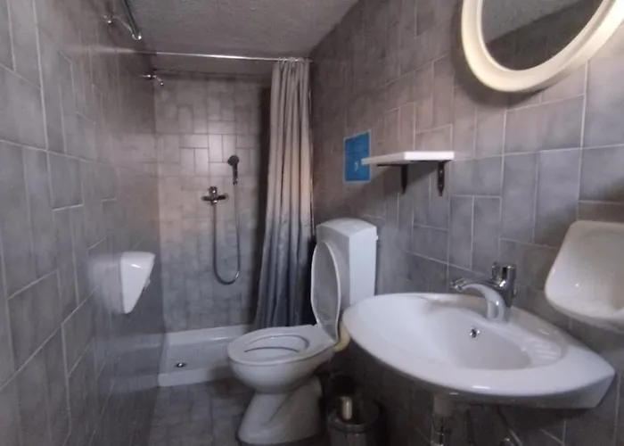 12 Acropolis Konukevi 3*